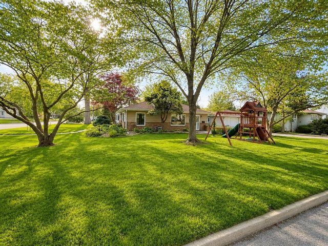 1310 Lilac Lane, Cedar Falls, IA 50613