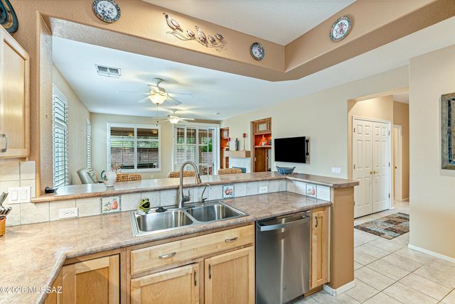 9231 N Crimson Stone Place, Tucson, AZ 85743
