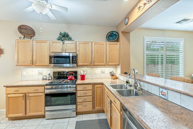 9231 N Crimson Stone Place, Tucson, AZ 85743