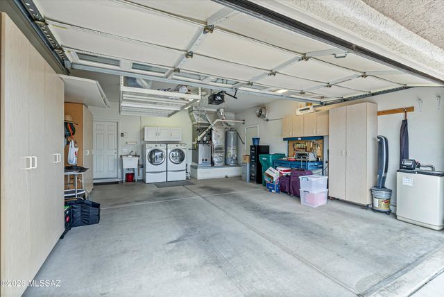 9231 N Crimson Stone Place, Tucson, AZ 85743