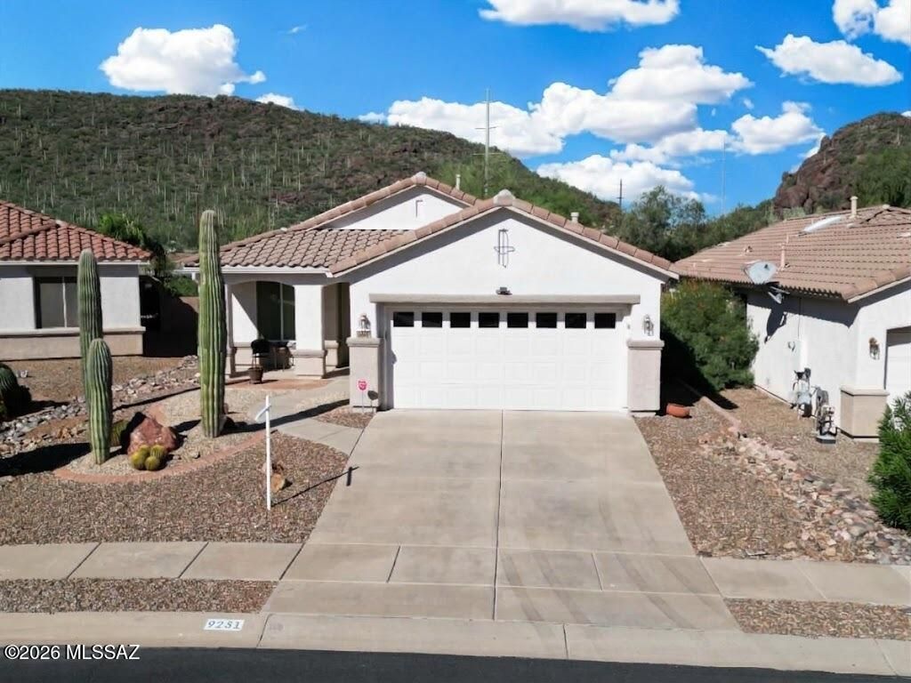 9231 N Crimson Stone Place, Tucson, AZ 85743
