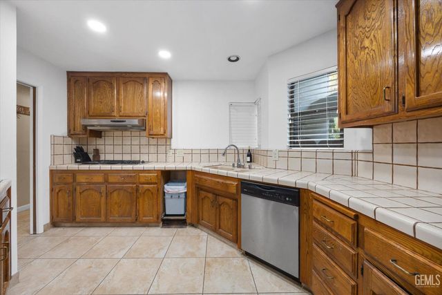 2601 Manitou Way, Bakersfield, CA 93309