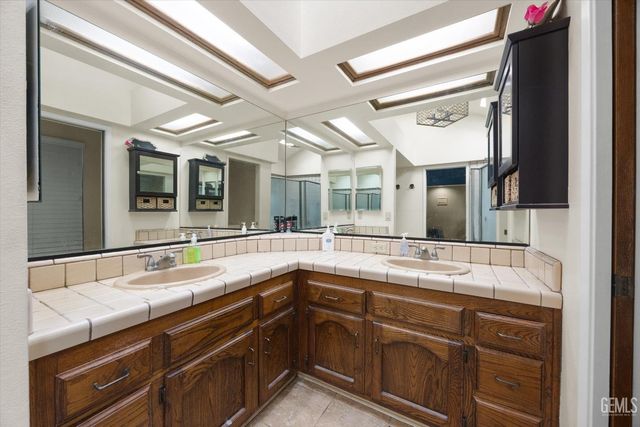 2601 Manitou Way, Bakersfield, CA 93309