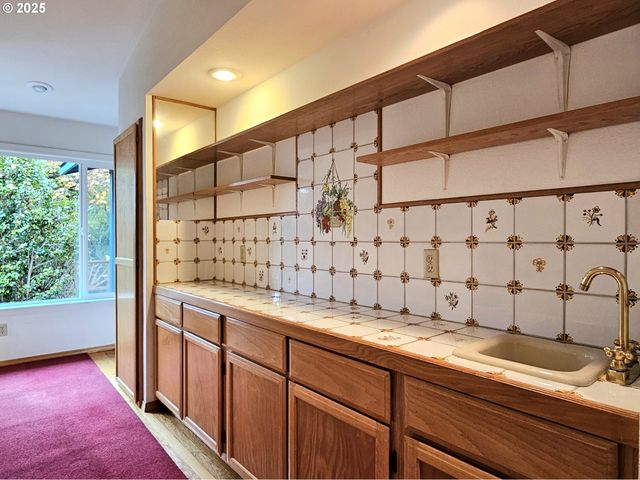 614 HASSETT St, Brookings, OR 97415