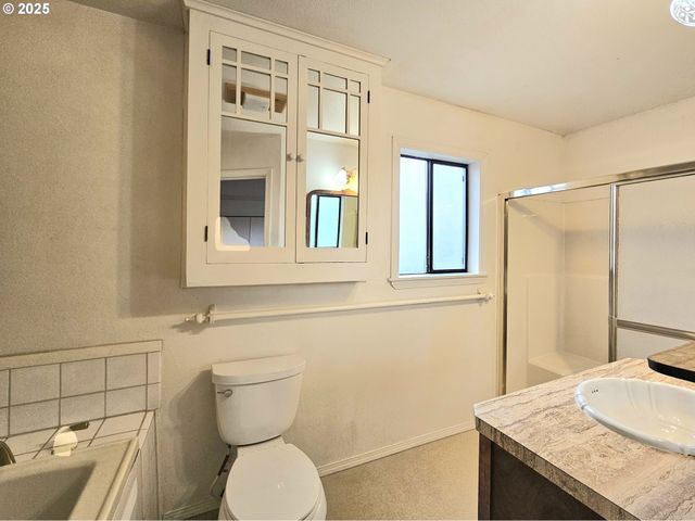 614 HASSETT St, Brookings, OR 97415