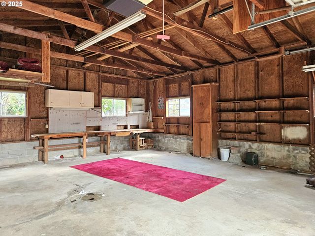 614 HASSETT St, Brookings, OR 97415