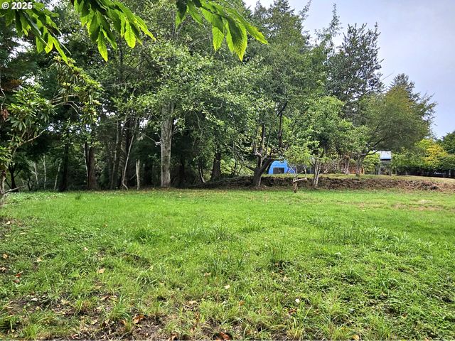 614 HASSETT St, Brookings, OR 97415