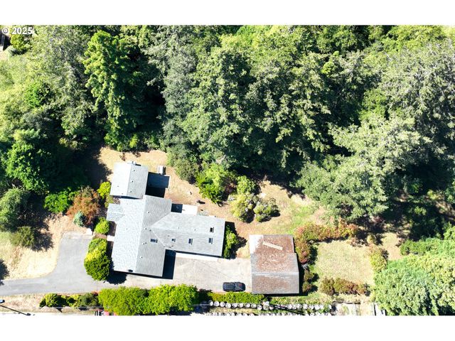 614 HASSETT St, Brookings, OR 97415