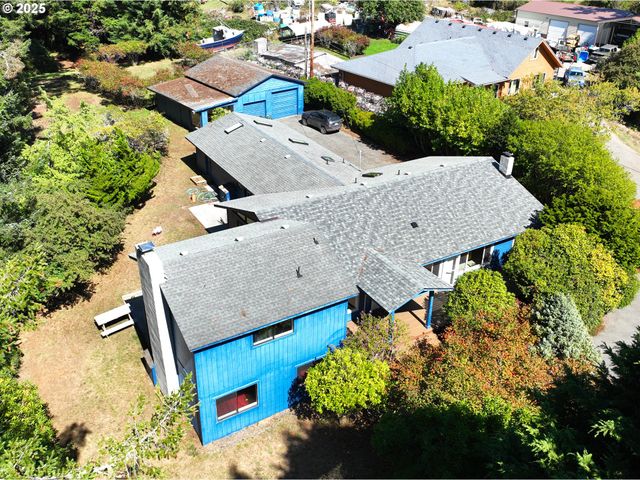 614 HASSETT St, Brookings, OR 97415