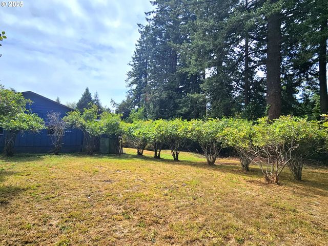 614 HASSETT St, Brookings, OR 97415