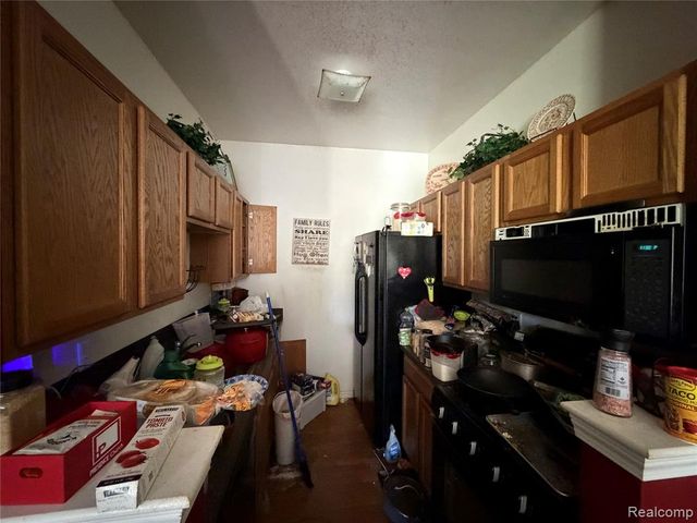 39186 Brookfield Drive, Westland, MI 48185