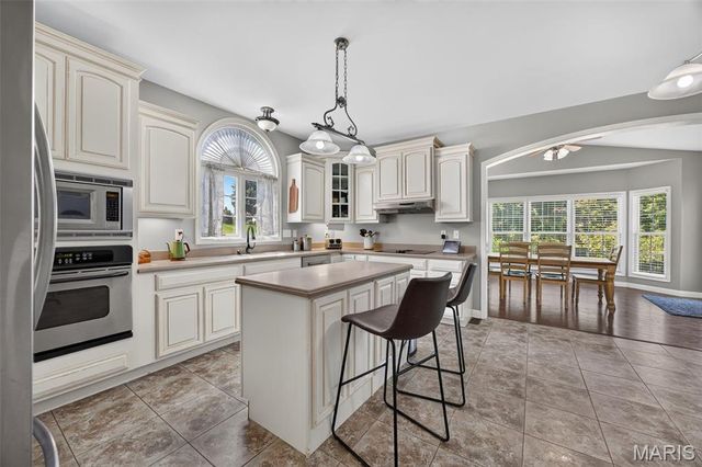 1225 Peruque Ridge Drive, Wentzville, MO 63385