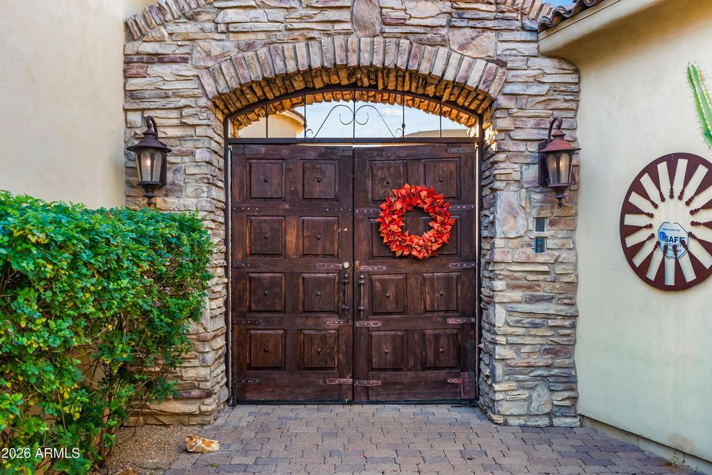 Image 3 of property listing at 35502 N CANYON CROSSINGS Drive, Cave Creek, AZ 85331