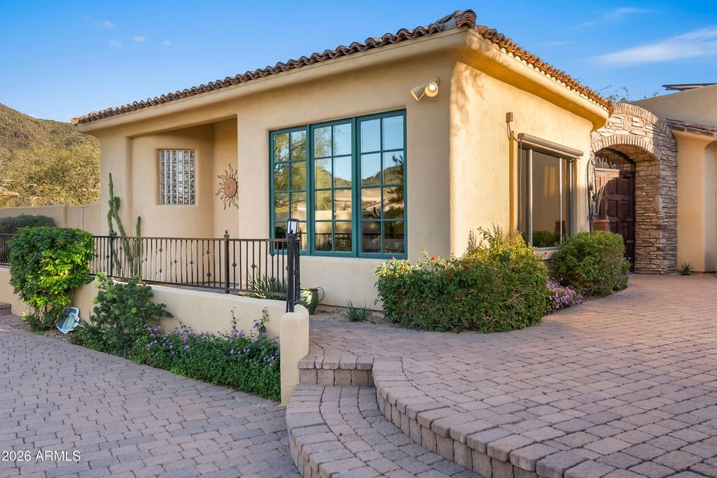 Image 32 of property listing at 35502 N CANYON CROSSINGS Drive, Cave Creek, AZ 85331