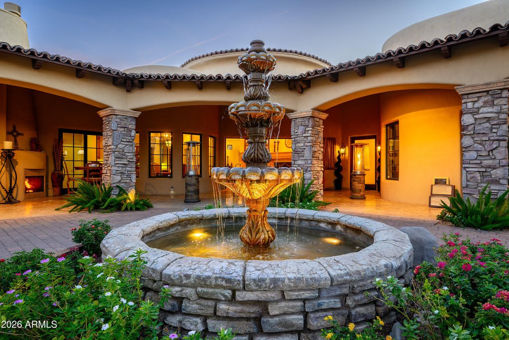 Image 41 of property listing at 35502 N CANYON CROSSINGS Drive, Cave Creek, AZ 85331