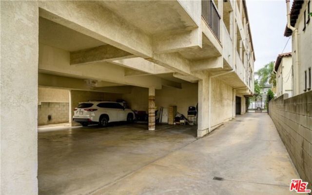 1004 E Garfield Avenue, Glendale, CA 91205