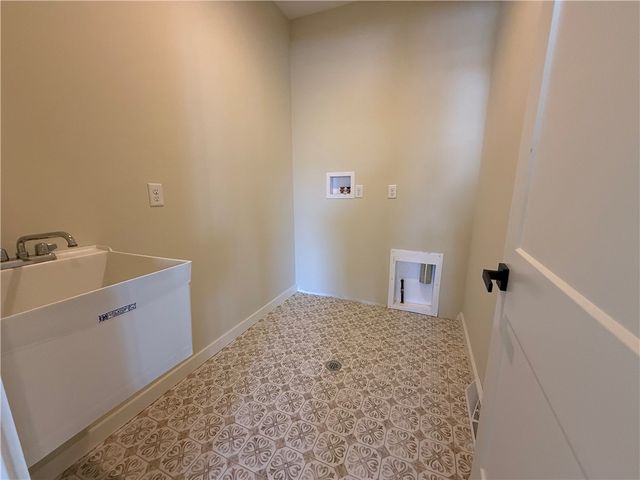 137 Morningstar Drive, Rostraver, PA 15012