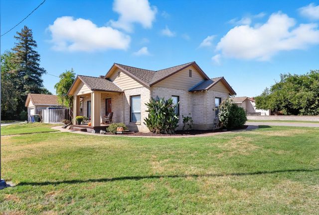 881 Gill Way, Chowchilla, CA 93610