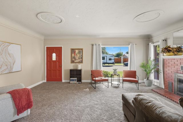 881 Gill Way, Chowchilla, CA 93610