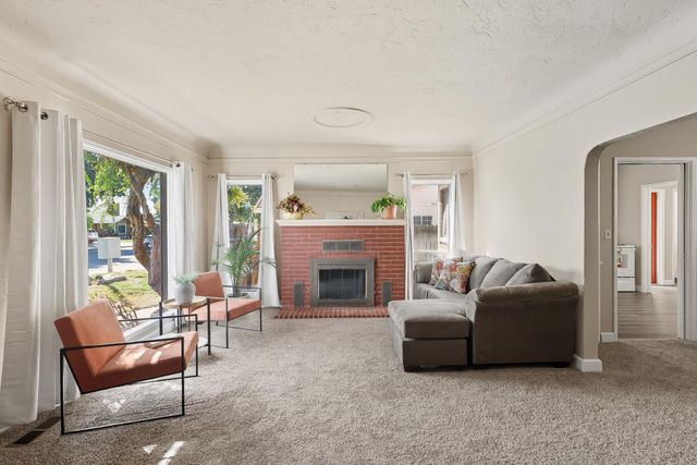 881 Gill Way, Chowchilla, CA 93610