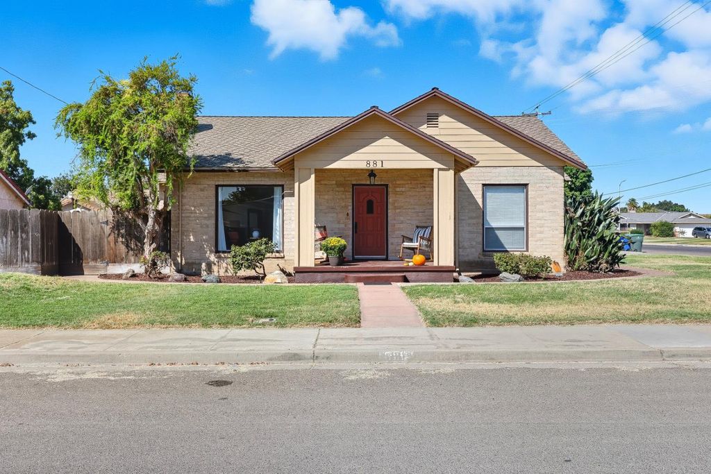 881 Gill Way, Chowchilla, CA 93610