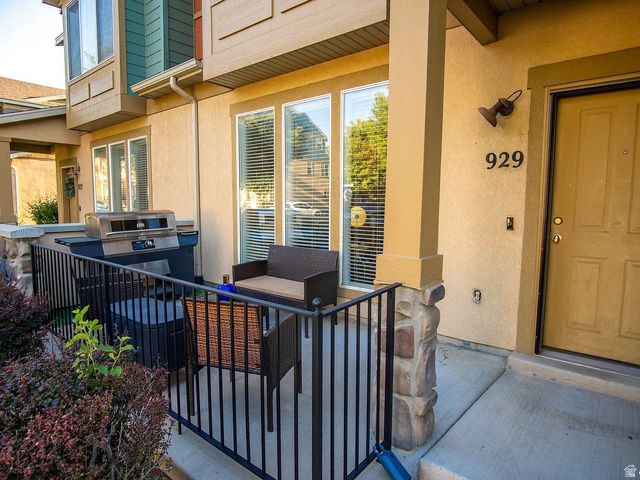 929 N FARMINGTON XING, Farmington, UT 84025