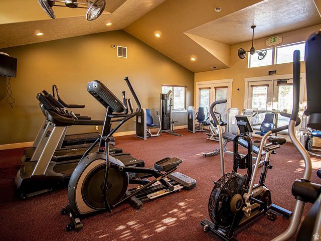 929 N FARMINGTON XING, Farmington, UT 84025