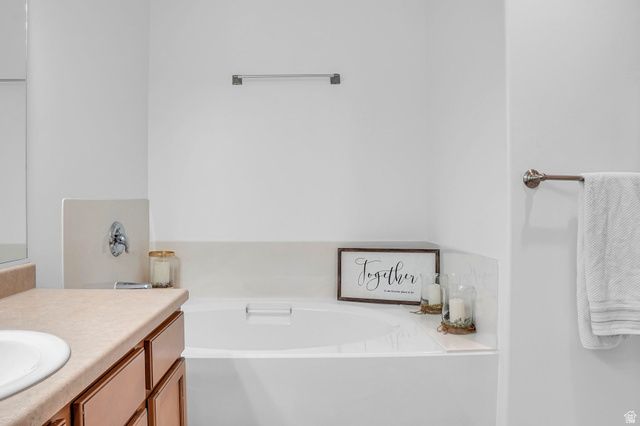 929 N FARMINGTON XING, Farmington, UT 84025