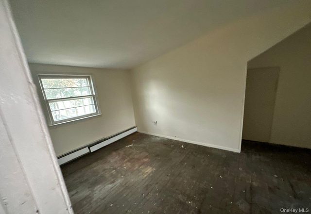 104 Weeks Road, North Babylon, NY 11703