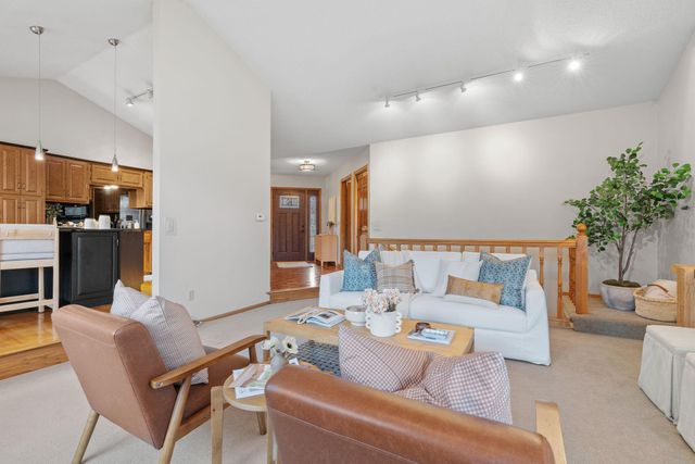 1688 Chatham Avenue, Arden Hills, MN 55112