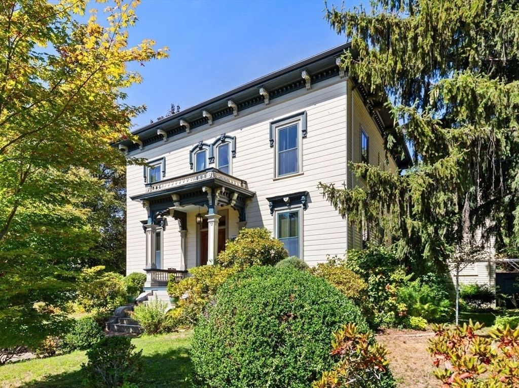 41 Dearborn St, Salem, MA 01970