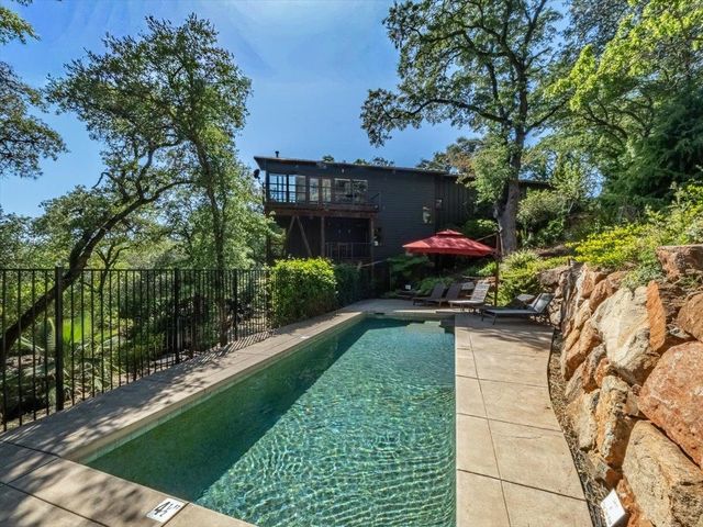 200 Hidden Creek Dr, Auburn, CA 95603