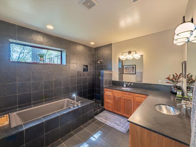 200 Hidden Creek Dr, Auburn, CA 95603