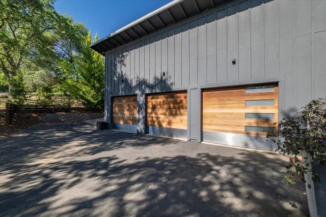 200 Hidden Creek Dr, Auburn, CA 95603