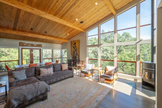 200 Hidden Creek Dr, Auburn, CA 95603