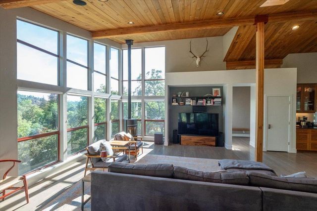 200 Hidden Creek Dr, Auburn, CA 95603