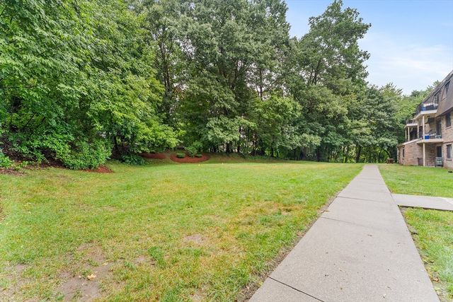59 School St B15, Northborough, MA 01532