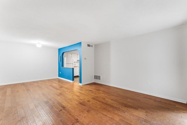 59 School St B15, Northborough, MA 01532