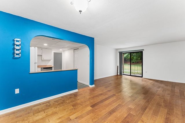 59 School St B15, Northborough, MA 01532