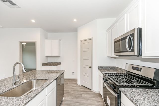 515 Hunter Grove Lane, China, TX 77613