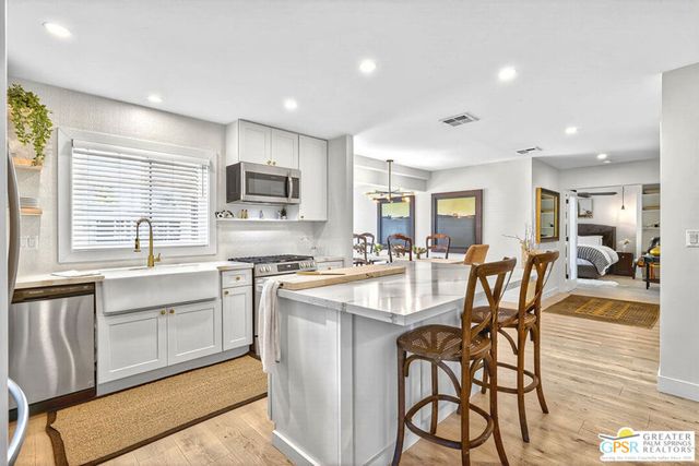 279 Saguaro Drive, Palm Springs, CA 92264