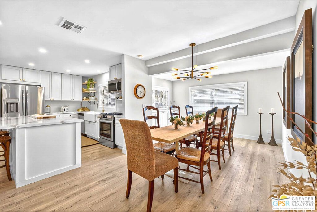 Image 15 of property listing at 279 Saguaro Drive, Palm Springs, CA 92264