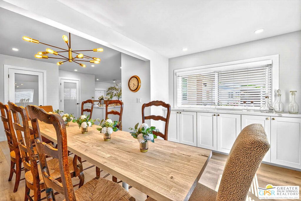 Image 16 of property listing at 279 Saguaro Drive, Palm Springs, CA 92264