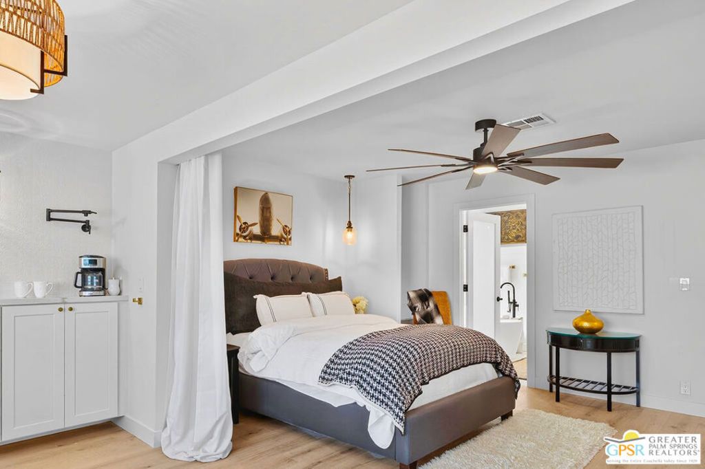 Image 18 of property listing at 279 Saguaro Drive, Palm Springs, CA 92264