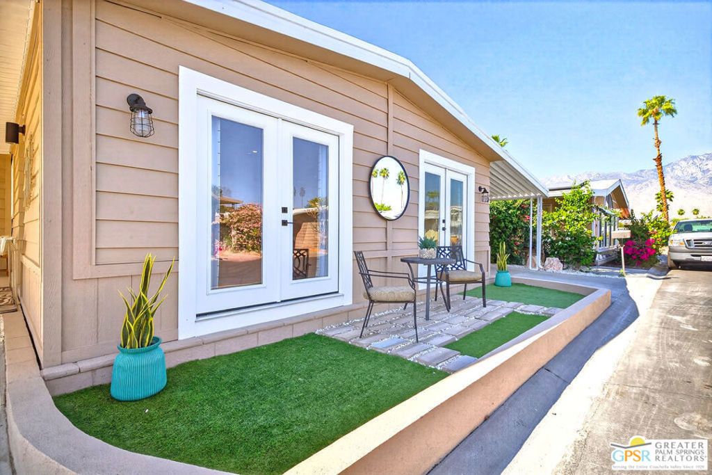 Image 3 of property listing at 279 Saguaro Drive, Palm Springs, CA 92264