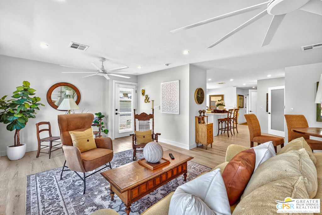 Image 7 of property listing at 279 Saguaro Drive, Palm Springs, CA 92264