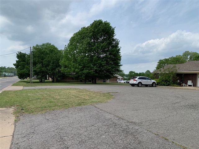 1311 E 16th Street, Russellville, AR 72802