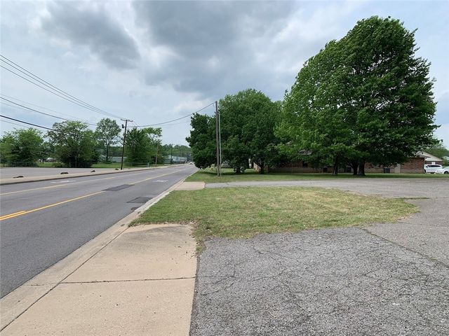 1311 E 16th Street, Russellville, AR 72802