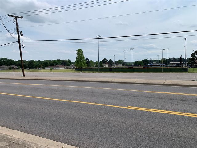 1311 E 16th Street, Russellville, AR 72802