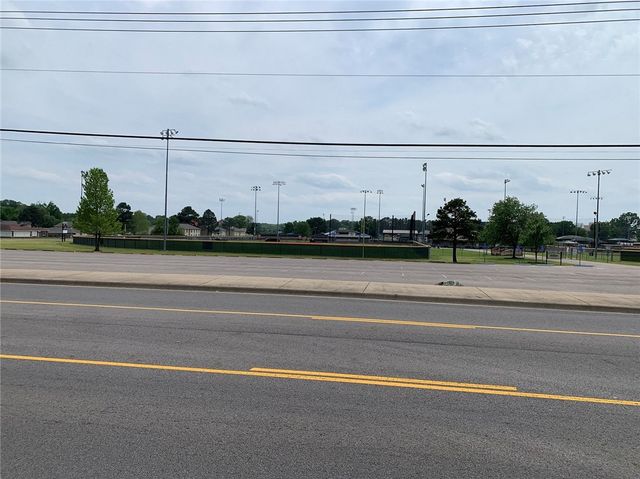 1311 E 16th Street, Russellville, AR 72802